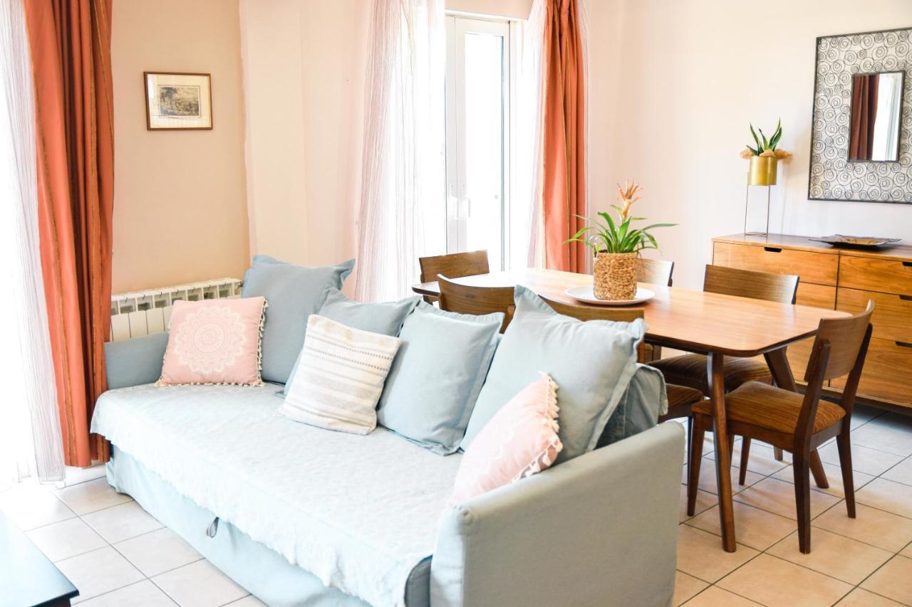 Spacious & Bright Flat With Balcony Lávrion المظهر الخارجي الصورة