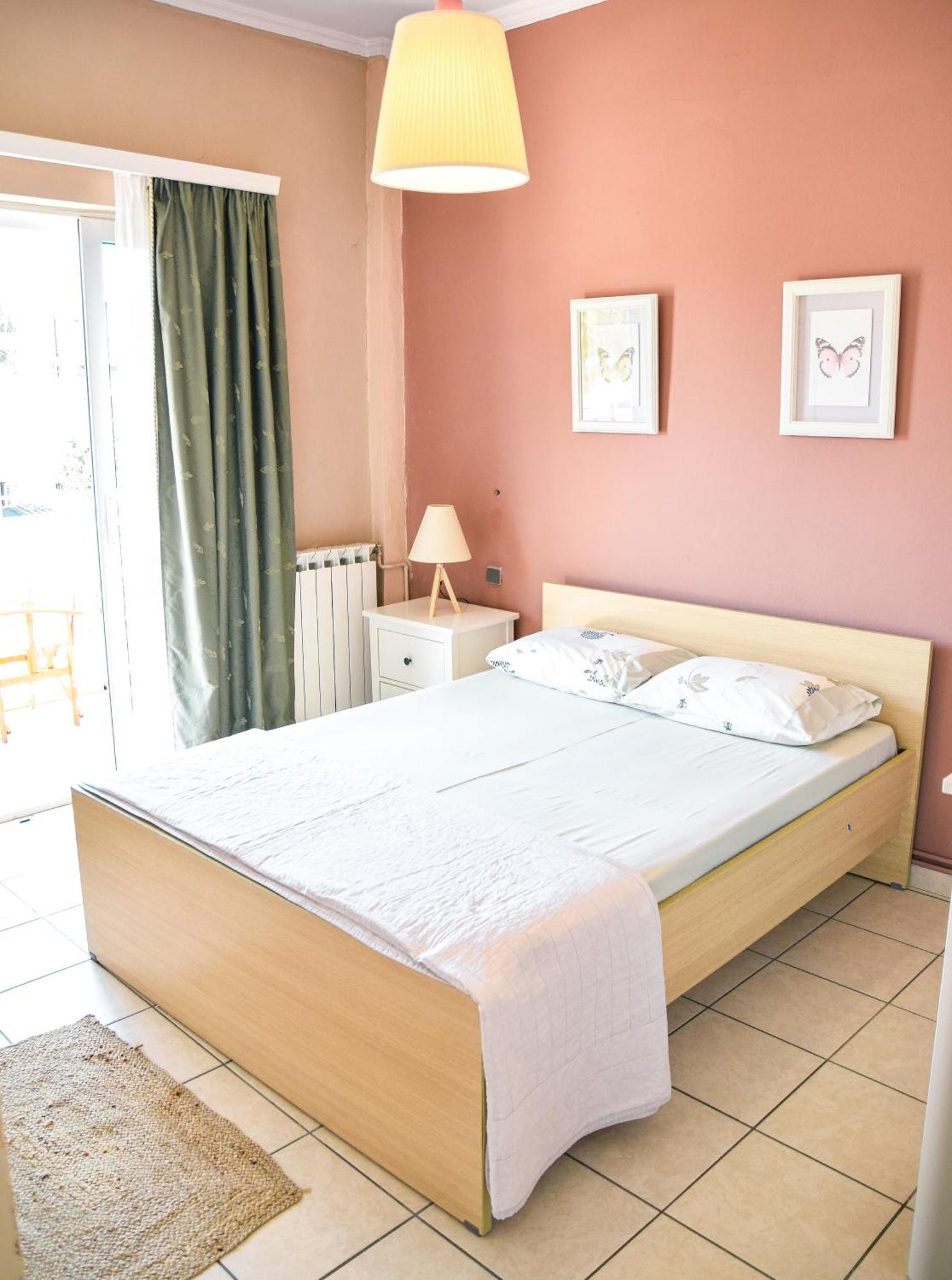 Spacious & Bright Flat With Balcony Lávrion المظهر الخارجي الصورة