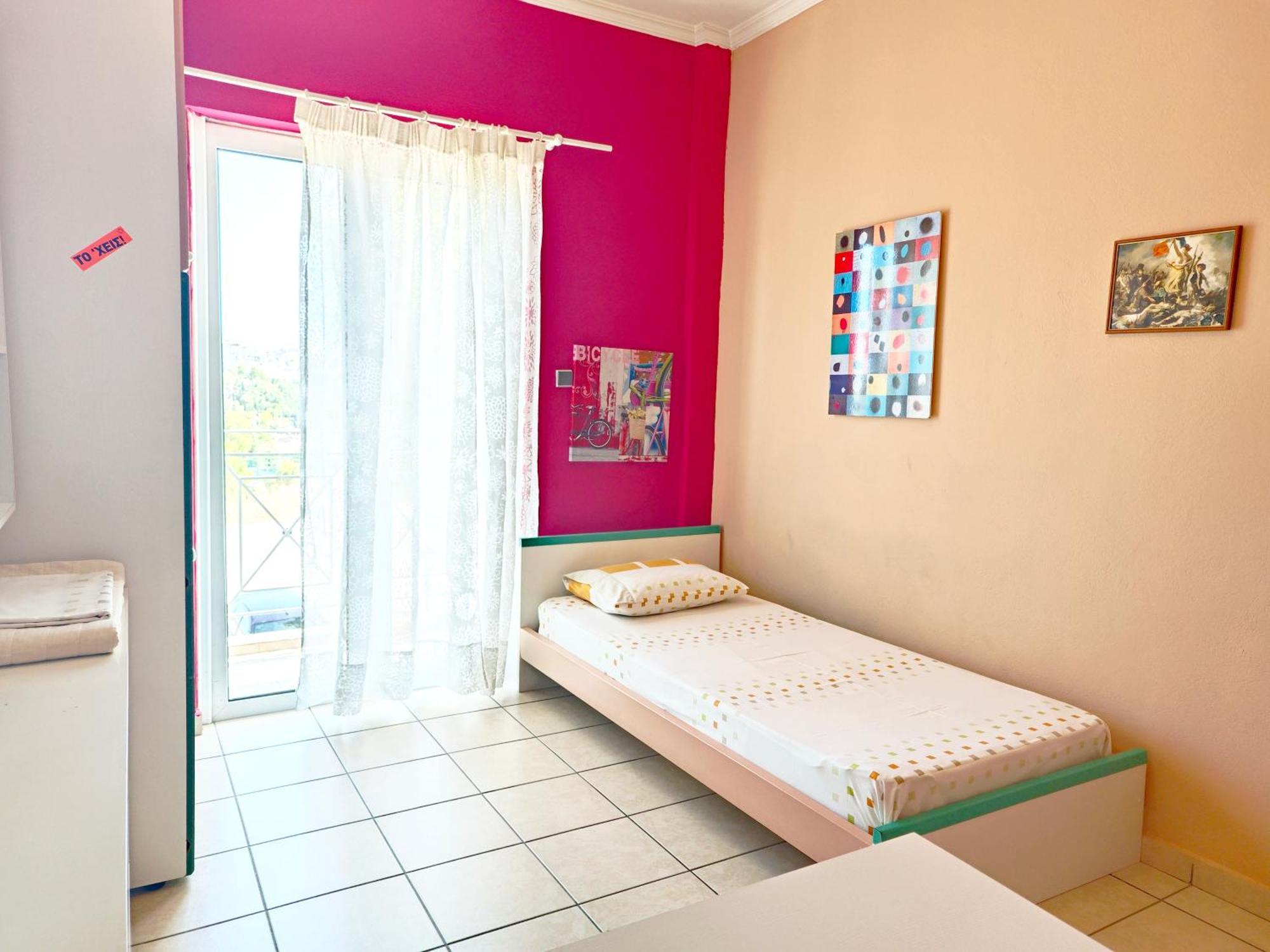 Spacious & Bright Flat With Balcony Lávrion المظهر الخارجي الصورة